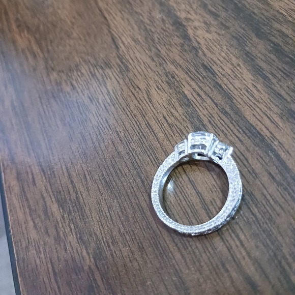 EUC Silver- tone CZ Costume ring. Large - Picture 6 of 8